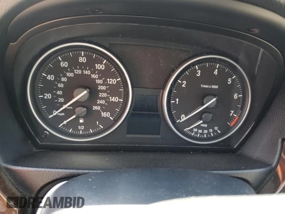 ✅ 2011 BMW 3 Series 328i • VIN: WBAPH5C56BA445624 • Лот: 54777105. Опубликован ранее на Copart с пробегом Не указан. Бесплатный доступ к архиву аукционных продаж из США и подробный отчёт об истории автомобиля на DreamBid. Изображение 9.