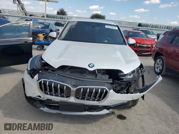 ✅ 2023 BMW X1 xDrive28i • VIN: WBX73EF04P5Y23072 • Lot: 81376415. Listed on Copart with 16,150 mi. Free auction sales archive from the USA and detailed vehicle history report at DreamBid. Image 5.