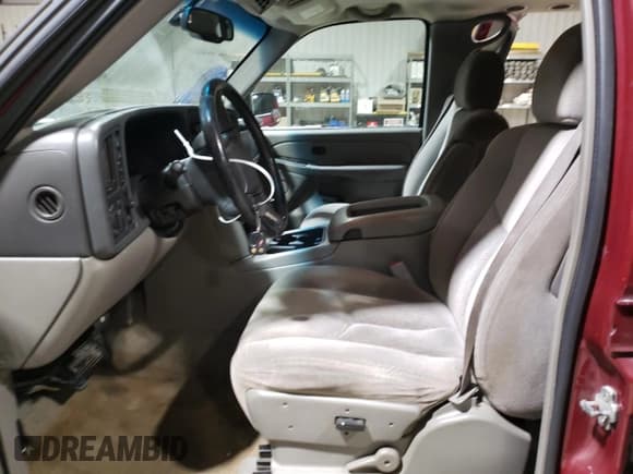 ✅ 2005 Chevrolet Suburban Z71 • VIN: 3GNFK16Z85G165725 • Лот: 41386595. Опубликован ранее на Copart с пробегом 254 112 миль. Бесплатный доступ к архиву аукционных продаж из США и подробный отчёт об истории автомобиля на DreamBid. Изображение 7.