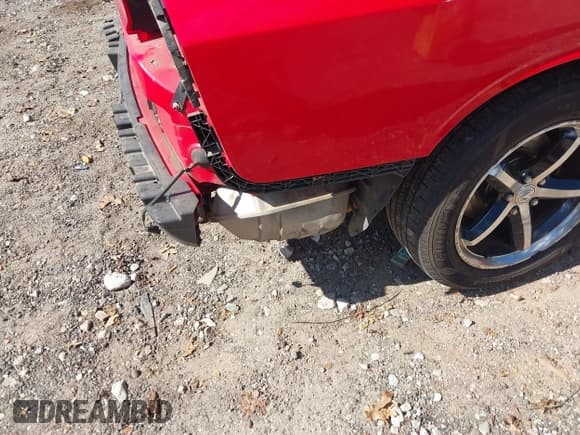 ✅ 2010 Dodge Challenger SE • VIN: 2B3CJ4DV4AH180041 • Lot: 43440022. Wystawiony na IAAI z przebiegiem 130 998 mil. Bezpłatny archiwum sprzedaży aukcyjnych z USA i szczegółowy raport historii pojazdu na DreamBid. Zdjęcie 6.