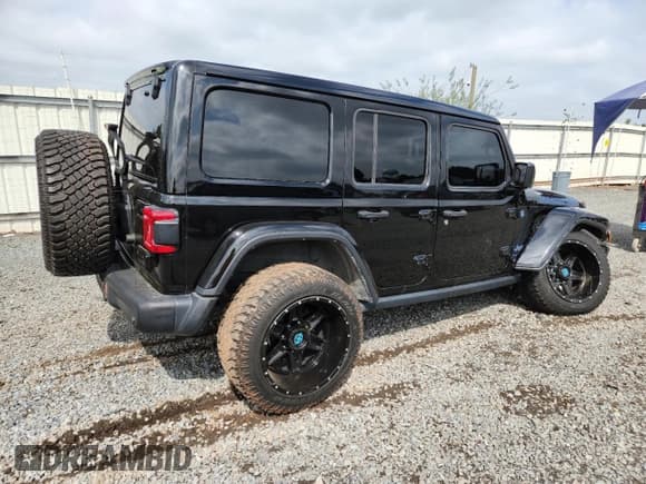 ✅ 2024 Jeep Wrangler Rubicon X • VIN: 1C4RJXR62RW147693 • Lot: 64124025. Wystawiony na Copart z przebiegiem 20 683 mil. Bezpłatny archiwum sprzedaży aukcyjnych z USA i szczegółowy raport historii pojazdu na DreamBid. Zdjęcie 3.