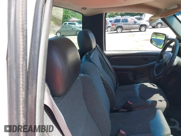 ✅ 2007 Chevrolet Silverado 2500HD Work Truck • VIN: 1GCHC24UX7E147295 • Lot: 42982898. Wystawiony na IAAI z przebiegiem 169 530 mil. Bezpłatny archiwum sprzedaży aukcyjnych z USA i szczegółowy raport historii pojazdu na DreamBid. Zdjęcie 8.