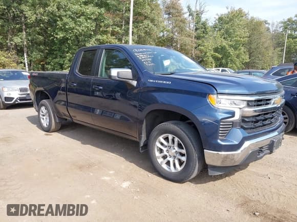 ✅ 2022 Chevrolet Silverado 1500 LT • VIN: 1GCRDKEK1NZ635975 • Lot: 43275024. Wystawiony na IAAI z przebiegiem 82 900 mil. Bezpłatny archiwum sprzedaży aukcyjnych z USA i szczegółowy raport historii pojazdu na DreamBid. Zdjęcie 1.