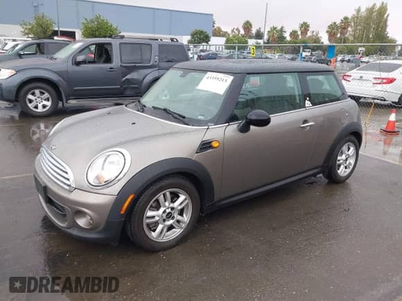 2012 MINI Hardtop with VIN WMWSU3C5XCT262971, listed as a IAAI auction lot 43359213 with 42,086 mi miles and . Bid and sale history available at DreamBid. Image 2.