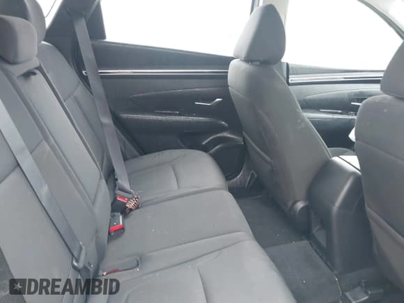 ✅ 2022 Hyundai Tucson SE • VIN: 5NMJACAE2NH086464 • Lot: 39118076. Wystawiony na IAAI z przebiegiem 45 292 mil. Bezpłatny archiwum sprzedaży aukcyjnych z USA i szczegółowy raport historii pojazdu na DreamBid. Zdjęcie 8.