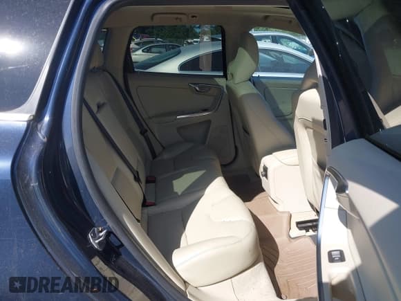 ✅ 2015 Volvo XC60 T5 • VIN: YV4612RK5F2737096 • Lot: 43231701. Listed on IAAI with 98,012 mi. Free auction sales archive from the USA and detailed vehicle history report at DreamBid. Image 8.