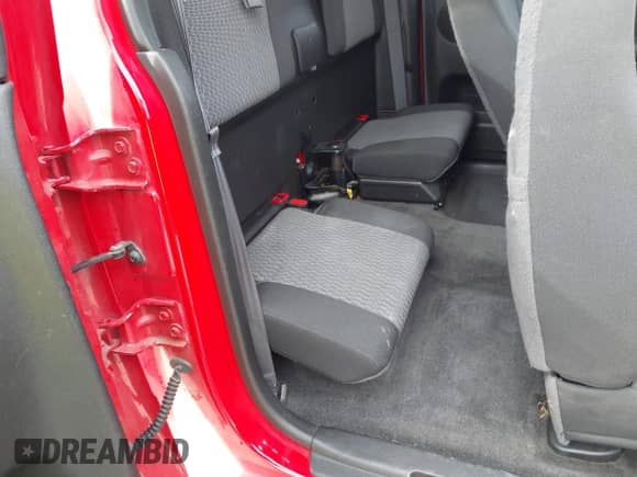 2008 Chevrolet Colorado 1LT z VIN 1GCCS19E588160982, wystawiony jako IAAI lot #41612733 z przebiegiem 112 854 mil mil oraz . Historia ofert i sprzedaży dostępna na DreamBid. Obrazek 8.