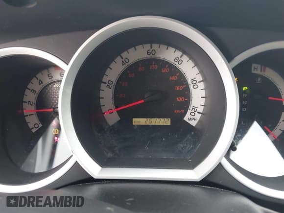 ✅ 2015 Toyota Tacoma • VIN: 3TMLU4EN8FM182145 • Lot: 42596941. Listed on IAAI with 251,772 mi. Free auction sales archive from the USA and detailed vehicle history report at DreamBid. Image 7.