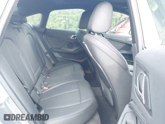 ✅ 2022 BMW 2 Series 228i • VIN: WBA53AK04N7L41428 • Lot: 42172779. Wystawiony na IAAI z przebiegiem 39 241 mil. Bezpłatny archiwum sprzedaży aukcyjnych z USA i szczegółowy raport historii pojazdu na DreamBid. Zdjęcie 8.