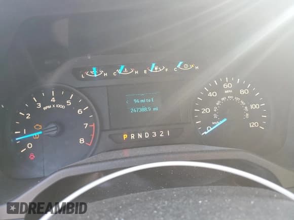 ✅ 2017 Ford F-150 XL • VIN: 1FTEX1C87HKC49176 • Lot: 82398665. Listed on Copart with 247,388 mi. Free auction sales archive from the USA and detailed vehicle history report at DreamBid. Image 9.