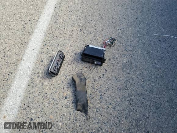 2001 Chevrolet Silverado 1500 LT z VIN 1GCEC19T61Z196121, wystawiony jako Copart lot #52824795 z przebiegiem 201 224 mil mil oraz Szkoda całkowita • Salvage title. Historia ofert i sprzedaży dostępna na DreamBid. Obrazek 12.