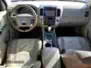 2005 Mercury Mariner Luxury с VIN 4M2CU56155DJ32163, выставлен на аукционе Copart как лот 82329855 с пробегом 270 884 миль миль и Списание • Salvage title. История ставок и продаж доступна на DreamBid. Изображение 8.