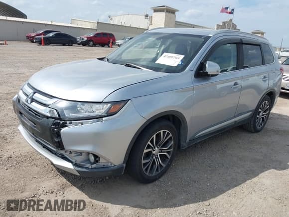 ✅ 2017 Mitsubishi Outlander SE • VIN: JA4AD3A38HZ030884 • Lot: 42409769. Listed on IAAI with 185,220 mi. Free auction sales archive from the USA and detailed vehicle history report at DreamBid. Image 17.