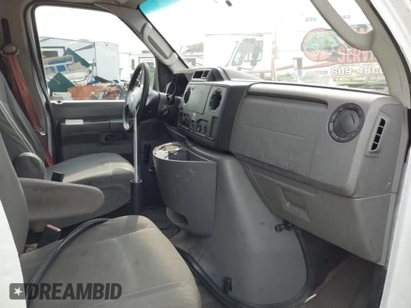 ✅ 2010 Ford Econoline Cargo Commercial • VIN: 1FTNE1EW2ADA91910 • Лот: 42424530. Опубликован ранее на IAAI с пробегом 186 898 миль. Бесплатный доступ к архиву аукционных продаж из США и подробный отчёт об истории автомобиля на DreamBid. Изображение 5.