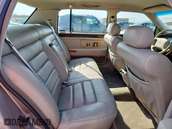 ✅ 1995 Cadillac DeVille • VIN: 1G6KD52B4SU284708 • Lot: 71680035. Listed on Copart with 82,893 mi. Free auction sales archive from the USA and detailed vehicle history report at DreamBid. Image 10.