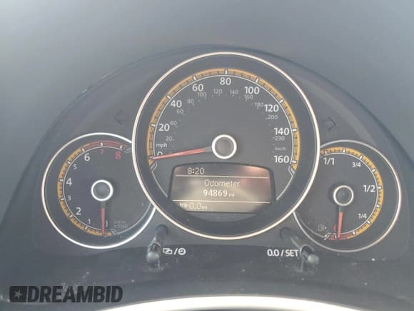 ✅ 2016 Volkswagen Beetle Dune • VIN: 3VWS17AT5GM629815 • Lot: 54207105. Wystawiony na Copart z przebiegiem 94 869 mil. Bezpłatny archiwum sprzedaży aukcyjnych z USA i szczegółowy raport historii pojazdu na DreamBid. Zdjęcie 9.