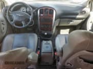 ✅ 2005 Chrysler Town & Country Limited • VIN: 2C8GP64L35R337310 • Lot: 81576045. Wystawiony na Copart z przebiegiem 169 761 mil. Bezpłatny archiwum sprzedaży aukcyjnych z USA i szczegółowy raport historii pojazdu na DreamBid. Zdjęcie 8.