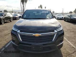 ✅ 2022 Chevrolet Traverse LS • VIN: 1GNERLKW2NJ130336 • Lot: 69991994. Wystawiony na Copart z przebiegiem 51 202 mil. Bezpłatny archiwum sprzedaży aukcyjnych z USA i szczegółowy raport historii pojazdu na DreamBid. Zdjęcie 5.