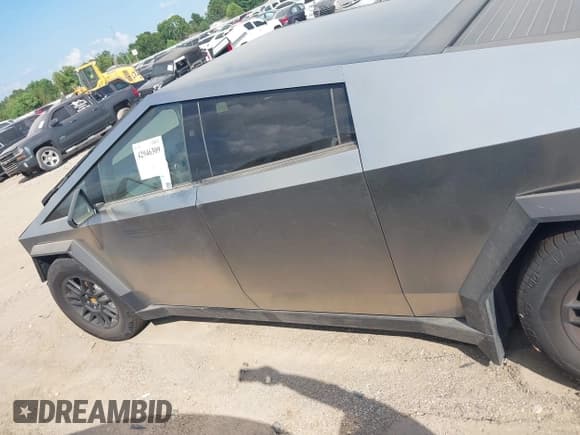 ✅ 2025 Tesla Cybertruck • VIN: 7G2CEHED1SA068606 • Lot: 42946309. Listed on IAAI with 5,212 mi. Free auction sales archive from the USA and detailed vehicle history report at DreamBid. Image 14.