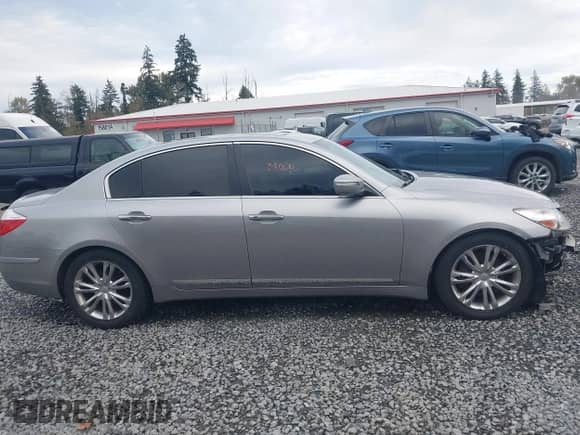 2011 Hyundai Genesis with VIN KMHGC4DF0BU134266, listed as a IAAI auction lot 43528523 with 179,365 mi miles and . Bid and sale history available at DreamBid. Image 13.