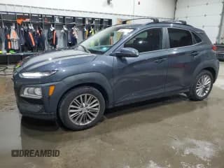 ✅ 2021 Hyundai Kona SEL • VIN: KM8K2CAA1MU673532 • Лот: 66547565. Опубликован ранее на Copart с пробегом 143 139 миль. Бесплатный доступ к архиву аукционных продаж из США и подробный отчёт об истории автомобиля на DreamBid. Изображение 1.