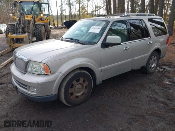 ✅ 2006 Lincoln Navigator Luxury • VIN: 5LMFU28556LJ28101 • Lot: 43888709. Listed on IAAI with 126,603 mi. Free auction sales archive from the USA and detailed vehicle history report at DreamBid. Image 2.