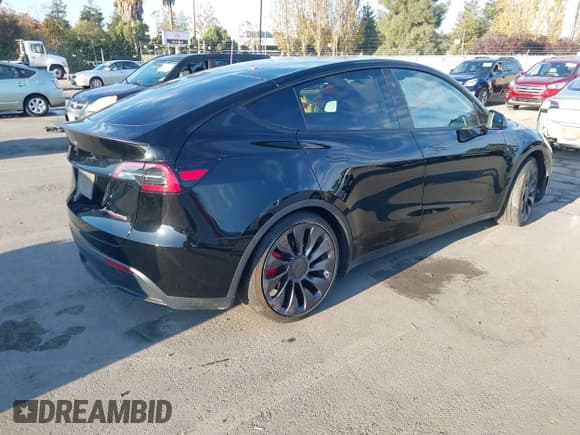 ✅ 2024 Tesla Model Y Performance • VIN: 7SAYGDEF2RF069471 • Lot: 43853119. Wystawiony na IAAI z przebiegiem 18 014 mil. Bezpłatny archiwum sprzedaży aukcyjnych z USA i szczegółowy raport historii pojazdu na DreamBid. Zdjęcie 4.