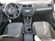 ✅ 2017 Volkswagen Jetta S • VIN: 3VW2B7AJ8HM309367 • Lot: 89912055. Wystawiony na Copart z przebiegiem 118 679 mil. Bezpłatny archiwum sprzedaży aukcyjnych z USA i szczegółowy raport historii pojazdu na DreamBid. Zdjęcie 8.