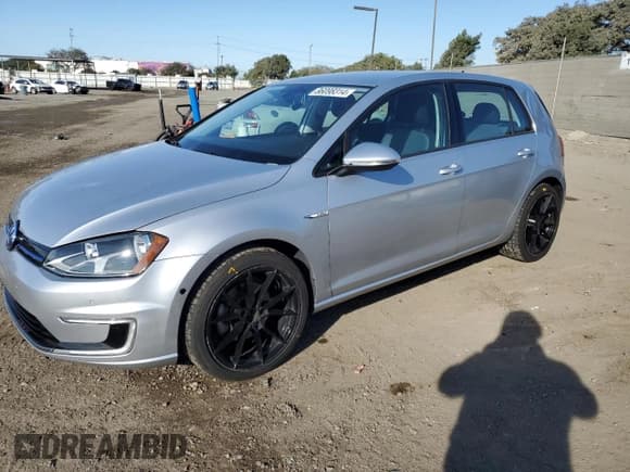 ✅ 2015 Volkswagen Golf Limited Edition • VIN: WVWKP7AU5FW906018 • Lot: 86098314. Wystawiony na Copart z przebiegiem 64 501 mil. Bezpłatny archiwum sprzedaży aukcyjnych z USA i szczegółowy raport historii pojazdu na DreamBid. Zdjęcie 1.