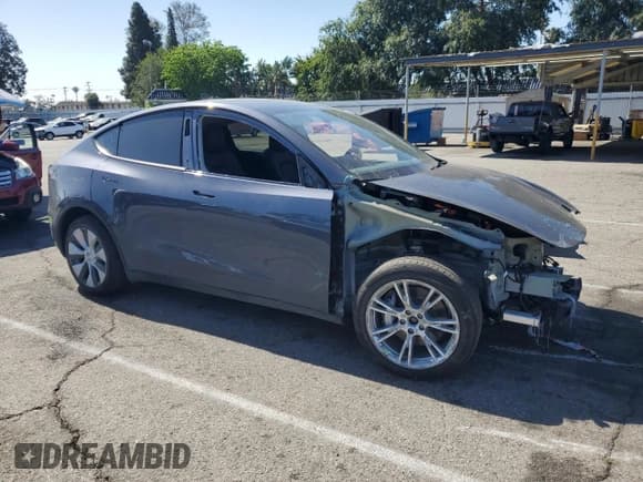 ✅ 2023 Tesla Model Y Long Range • VIN: 7SAYGAEE6PF637837 • Лот: 56227545. Опубликован ранее на Copart с пробегом 19 646 миль. Бесплатный доступ к архиву аукционных продаж из США и подробный отчёт об истории автомобиля на DreamBid. Изображение 4.
