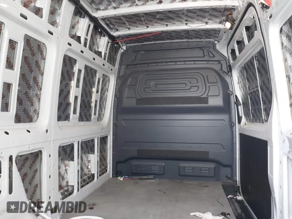 ✅ 2022 Mercedes-Benz Sprinter Cargo • VIN: W1Y4EBHY4NT107174 • Lot: 42467796. Wystawiony na IAAI z przebiegiem 17 830 mil. Bezpłatny archiwum sprzedaży aukcyjnych z USA i szczegółowy raport historii pojazdu na DreamBid. Zdjęcie 8.