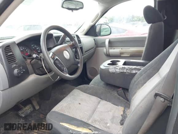 2008 Chevrolet Silverado 1500 Work Truck z VIN 1GCEC14X58Z115601, wystawiony jako IAAI lot #42134593 z przebiegiem 213 219 mil mil oraz . Historia ofert i sprzedaży dostępna na DreamBid. Obrazek 8.