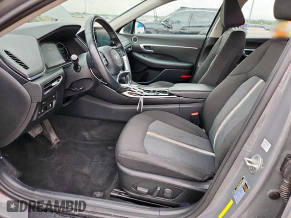 2021 Hyundai Sonata SEL z VIN 5NPEF4JA1MH102810, wystawiony jako Copart lot #70359175 z przebiegiem 49 293 mil mil oraz Czysty tytuł • Clean title. Historia ofert i sprzedaży dostępna na DreamBid. Obrazek 7.