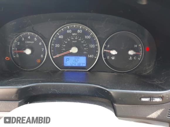 ✅ 2012 Hyundai Santa Fe GLS • VIN: 5XYZGDAG6CG117330 • Lot: 42951822. Listed on IAAI with 124,187 mi. Free auction sales archive from the USA and detailed vehicle history report at DreamBid. Image 7.