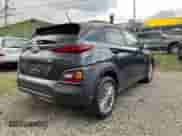 2018 Hyundai Kona SEL с VIN KM8K2CAA3JU065104, выставлен на аукционе Copart как лот 50636643 с пробегом 74 036 миль миль и . История ставок и продаж доступна на DreamBid. Изображение 4.