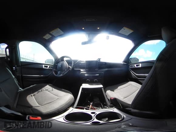 ✅ 2021 Ford Police Interceptor Utility • VIN: 1FM5K8AC0MNA14220 • Lot: 42892749. Wystawiony na IAAI z przebiegiem 108 618 mil. Bezpłatny archiwum sprzedaży aukcyjnych z USA i szczegółowy raport historii pojazdu na DreamBid. Zdjęcie 18.