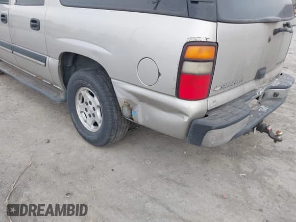 ✅ 2005 Chevrolet Suburban LT • VIN: 3GNFK16Z65G185021 • Лот: 41358279. Опубликован ранее на IAAI с пробегом 252 442 миль. Бесплатный доступ к архиву аукционных продаж из США и подробный отчёт об истории автомобиля на DreamBid. Изображение 6.