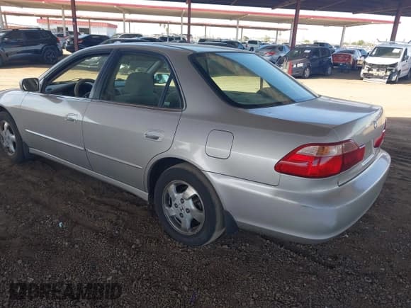 ✅ 1998 Honda Accord EX • VIN: 1HGCG5552WA158659 • Lot: 42937411. Listed on IAAI with 298,226 mi. Free auction sales archive from the USA and detailed vehicle history report at DreamBid. Image 3.