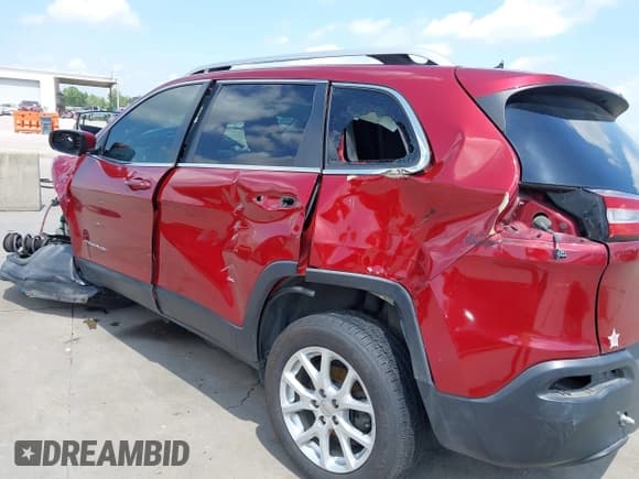 ✅ 2017 Jeep Cherokee 75th Anniversary Edition • VIN: 1C4PJLCB4HW574359 • Lot: 42372938. Wystawiony na IAAI z przebiegiem 242 644 mil. Bezpłatny archiwum sprzedaży aukcyjnych z USA i szczegółowy raport historii pojazdu na DreamBid. Zdjęcie 21.