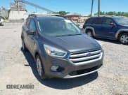✅ 2017 Ford Escape SE • VIN: 1FMCU9G9XHUD90910 • Lot: 42333320. Wystawiony na IAAI z przebiegiem 103 073 mil. Bezpłatny archiwum sprzedaży aukcyjnych z USA i szczegółowy raport historii pojazdu na DreamBid. Zdjęcie 1.