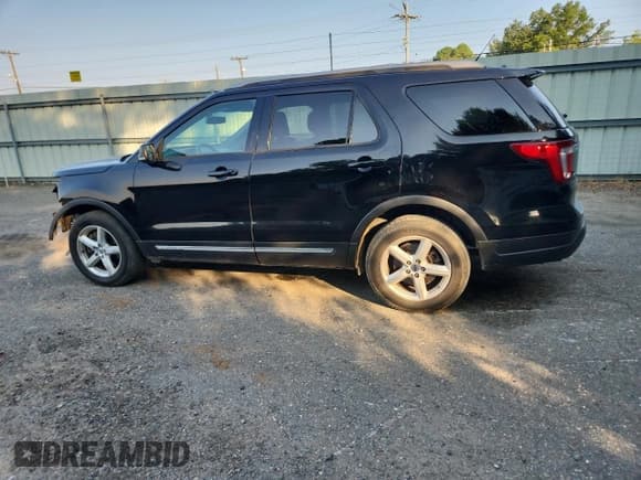 ✅ 2018 Ford Explorer XLT • VIN: 1FM5K7D85JGC32428 • Лот: 80899475. Опубликован ранее на Copart с пробегом 114 007 миль. Бесплатный доступ к архиву аукционных продаж из США и подробный отчёт об истории автомобиля на DreamBid. Изображение 2.