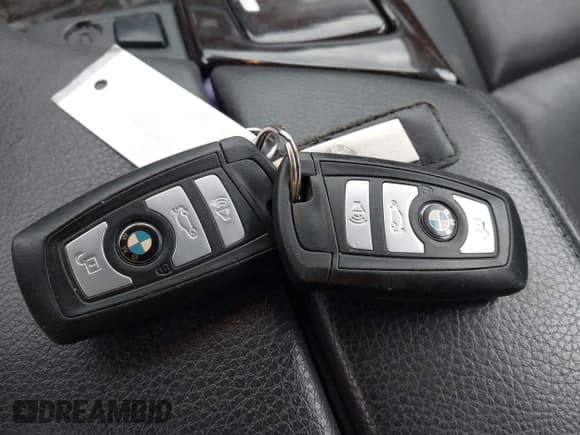 ✅ 2012 BMW 5 Series 528i xDrive • VIN: WBAXH5C50CDW03794 • Lot: 43614014. Wystawiony na IAAI z przebiegiem 158 991 mil. Bezpłatny archiwum sprzedaży aukcyjnych z USA i szczegółowy raport historii pojazdu na DreamBid. Zdjęcie 11.