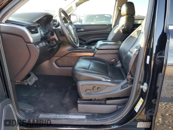 ✅ 2015 Chevrolet Suburban LT • VIN: 1GNSKJKC4FR606798 • Lot: 68689352. Wystawiony na Copart z przebiegiem 68 414 mil. Bezpłatny archiwum sprzedaży aukcyjnych z USA i szczegółowy raport historii pojazdu na DreamBid. Zdjęcie 7.