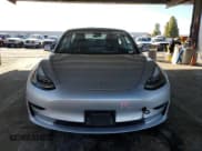 ✅ 2018 Tesla Model 3 Long Range Battery • VIN: 5YJ3E1EA6JF037160 • Lot: 82459025. Wystawiony na Copart z przebiegiem 64 866 mil. Bezpłatny archiwum sprzedaży aukcyjnych z USA i szczegółowy raport historii pojazdu na DreamBid. Zdjęcie 5.