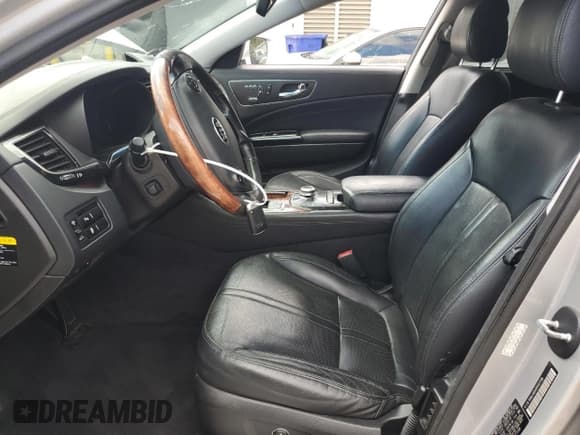 ✅ 2015 Kia K900 Premium • VIN: KNALU4D43F6027136 • Lot: 73374194. Wystawiony na Copart z przebiegiem 134 813 mil. Bezpłatny archiwum sprzedaży aukcyjnych z USA i szczegółowy raport historii pojazdu na DreamBid. Zdjęcie 7.