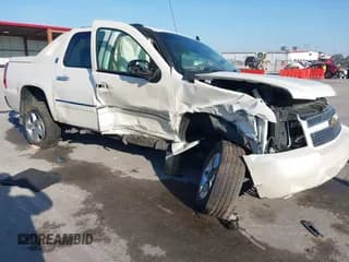 ✅ 2013 Chevrolet Avalanche LTZ • VIN: 3GNTKGE70DG104308 • Lot: 43237862. Wystawiony na IAAI z przebiegiem Nie podano. Bezpłatny archiwum sprzedaży aukcyjnych z USA i szczegółowy raport historii pojazdu na DreamBid. Zdjęcie 1.