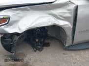 ✅ 2020 Chevrolet Suburban LT • VIN: 1GNSCHKC6LR265468 • Lot: 42042772. Wystawiony na IAAI z przebiegiem 113 335 mil. Bezpłatny archiwum sprzedaży aukcyjnych z USA i szczegółowy raport historii pojazdu na DreamBid. Zdjęcie 17.