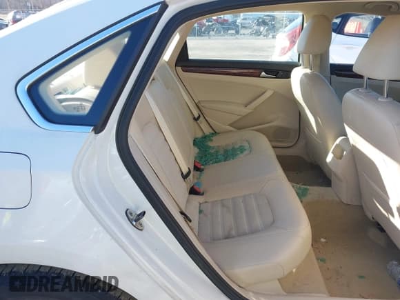 ✅ 2012 Volkswagen Passat SEL • VIN: 1VWCP7A35CC090109 • Lot: 41640028. Listed on IAAI with 115,934 mi. Free auction sales archive from the USA and detailed vehicle history report at DreamBid. Image 8.