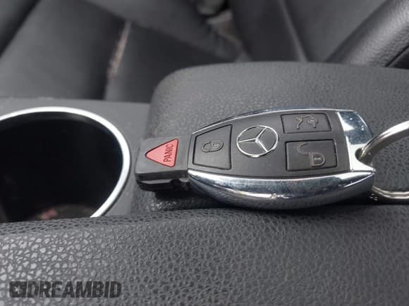 ✅ 2013 Mercedes-Benz C 300 Sport • VIN: WDDGF8AB8DG083241 • Lot: 42333079. Wystawiony na IAAI z przebiegiem 109 419 mil. Bezpłatny archiwum sprzedaży aukcyjnych z USA i szczegółowy raport historii pojazdu na DreamBid. Zdjęcie 11.