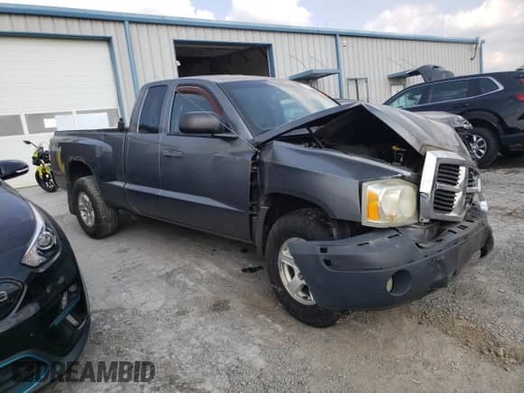 2005 Dodge Dakota SLT с VIN 1D7HW42N05S315223, выставлен на аукционе Copart как лот 71559234 с пробегом 127 204 миль миль и Списание • Salvage title. История ставок и продаж доступна на DreamBid. Изображение 4.
